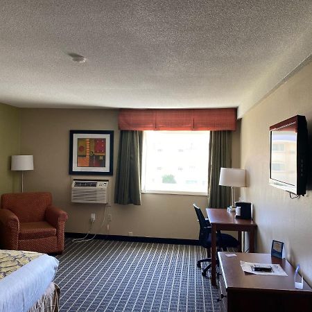Baymont By Wyndham Kokomo Exterior photo