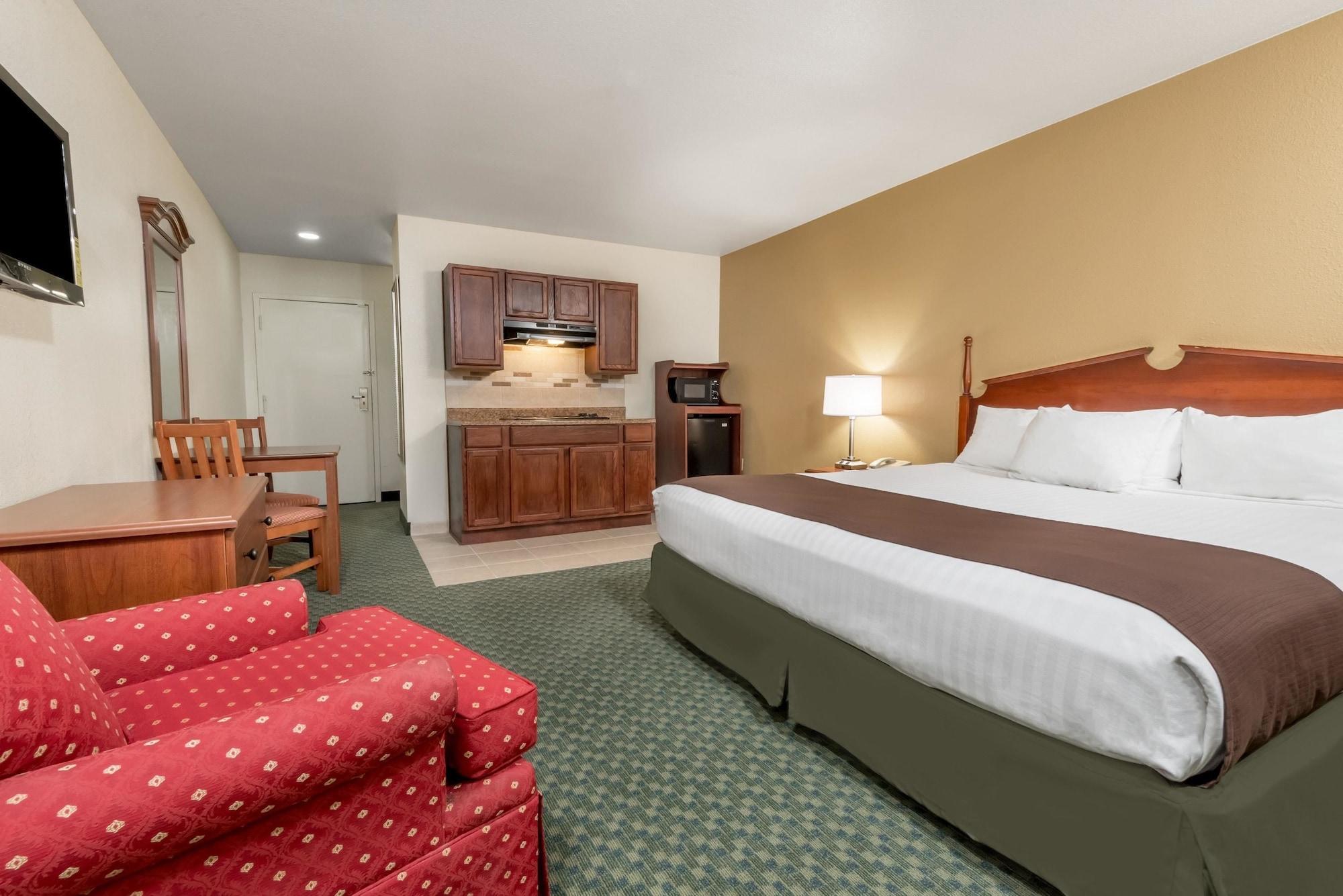 Baymont By Wyndham Kokomo Exterior photo