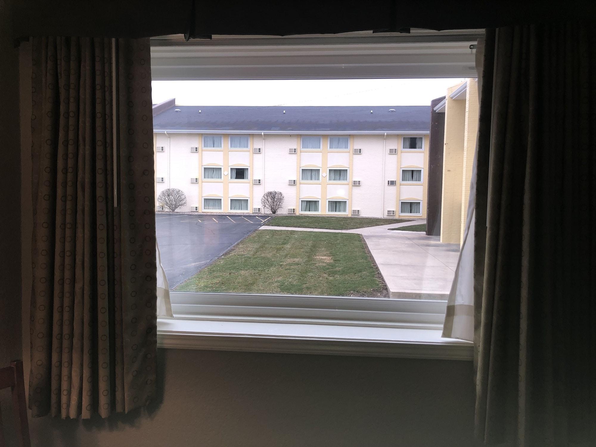 Baymont By Wyndham Kokomo Exterior photo