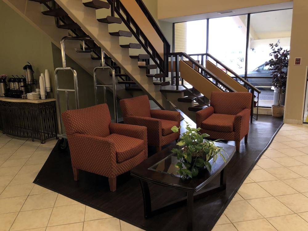 Baymont By Wyndham Kokomo Exterior photo