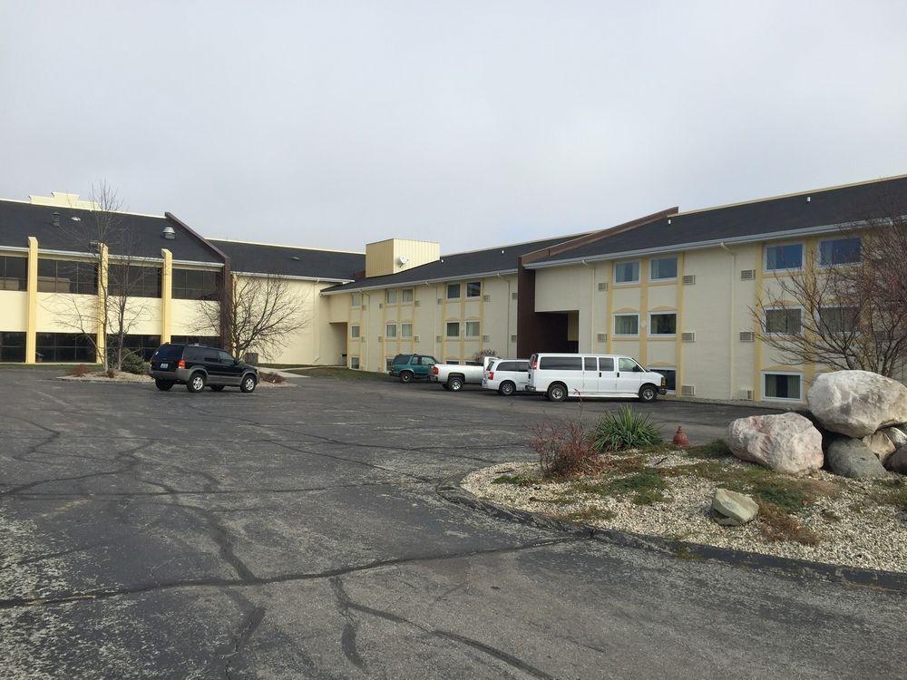 Baymont By Wyndham Kokomo Exterior photo