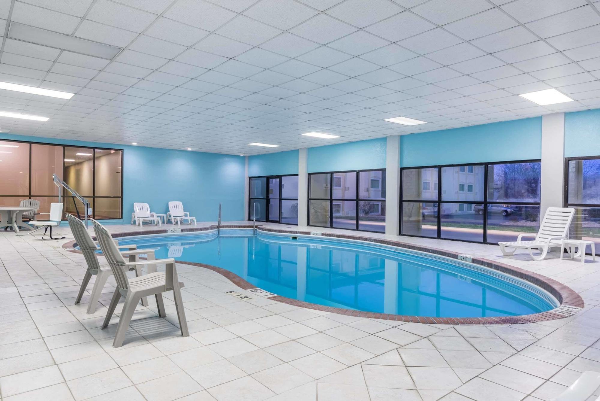 Baymont By Wyndham Kokomo Exterior photo